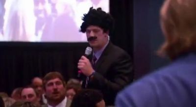 
	E mai cunoscut decat Hagi in America! Romanul care a ridicat sute de oameni in picioare cu o faza GENIALA :)
