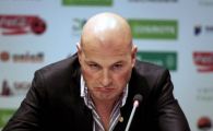 
	Paszkany a bagat un jucator in DEPRESIE: L-a tinut 18 luni pe bara, azi i-a reprosat ca greseste pentru ca nu joaca :)) El e prima victima din 2012
