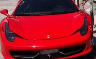 
	SUPER FOTO! Superstarul care a lasat masca vestiarul Barcei! Cum a condus gratis un Ferrari de 200.000 de euro:
