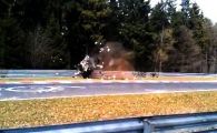 
	VIDEO: Accident ingrozitor pe circuit in Germania! Un SUV se da peste cap si se face tandari!
