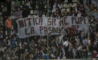 
	FOTO SENZATIONAL! Dragomir, contestat de femeile din Giulesti! Ce mesaj au avut pentru seful LPF! :))
