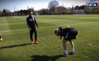 
	Cu mingea asta CHIAR n-o sa mai dea gol niciodata :) Ce NEBUNIE au facut Torres si Mata la ultimul antrenament al lui Chelsea
