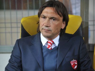 Dinamo il vrea din vara pe "inventatorul" lui Parvulescu! Ce antrenor de 3 mil euro vine daca Bonetti nu ia niciun trofeu Dinamo il vrea din vara pe "inventatorul" lui Parvulescu! Ce antrenor de 3 mil euro vine daca Bonetti nu ia niciun trofeu