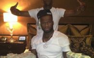 
	50 Cent e DEMENT! Cadoul genial de 500.000 de dolari pe care i l-a facut lui Mayweather!
