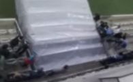 
	VIDEO REVOLTATOR! Cum au fost scuipati jucatorii CFR-ului pe tunelul de acces de catre fanii lui U Cluj
