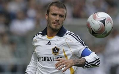 
	Cea mai mare VEDETA pe care a intalnit-o Beckham in viata lui l-a luat la misto: "Esti batran, MOSULE, dar arati mai bine ca mine!"
