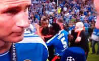 
	VIDEO! Chelsea nu stie sa se bucure! Dupa meci, doi jucatori au sarit pe doctorita Eva! Vezi gluma jenanta:
