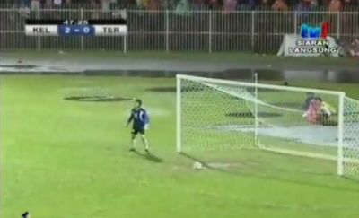 VIDEO: Cele mai tari 10 GOLURI ale saptamanii! Pe locul 1 e un gol din lovitura libera care nu iti iese nici pe Play Station!
VIDEO: Cele mai tari 10 GOLURI ale saptamanii! Pe locul 1 e un gol din lovitura libera care nu iti iese nici pe Play Station!