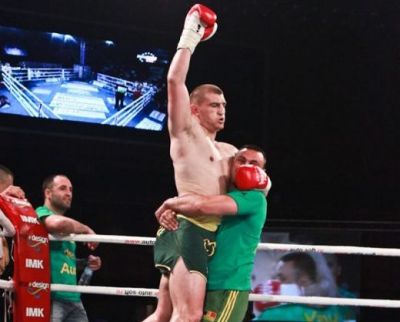 EXCLUSIV! Romanii si-au aflat adversarii in K-1 Final 16! Morosanu se bate cu Melvin Manhoef! Vezi cu cine se bat Benjamin Adegbuyi si Catinas:
EXCLUSIV! Romanii si-au aflat adversarii in K-1 Final 16! Morosanu se bate cu Melvin Manhoef! Vezi cu cine se bat Benjamin Adegbuyi si Catinas: