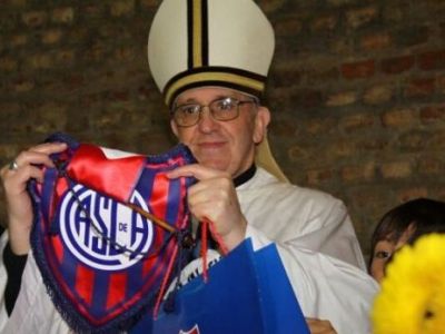 Provine din tara lui Messi si tine cu o echipa mare din fotbal! Ce echipa sustine noul Papa:
Provine din tara lui Messi si tine cu o echipa mare din fotbal! Ce echipa sustine noul Papa: