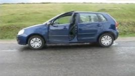 Nimeni nu poate explica fenomenul care se petrece pe acest drum din Romania. VIDEO incredibil Nimeni nu poate explica fenomenul care se petrece pe acest drum din Romania. VIDEO incredibil