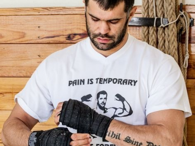 Ghita se pregateste ca un NEBUN sa-l distruga pe Saki! Vezi cu ce tricou criminal a aparut la antrenament! Mesaj direct pentru turc:
Ghita se pregateste ca un NEBUN sa-l distruga pe Saki! Vezi cu ce tricou criminal a aparut la antrenament! Mesaj direct pentru turc: