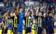 
	Lectie de TIKI TAKA de la Fenerbahce! 7 pase la rand si o bomba senzationala! Cum s-au calificat turcii pentru o semifinala de VIS, cu Benfica! REZUMAT:
