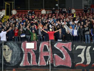Moment COMIC in galeria lui Dinamo: "Avem o problema!" Ce a anuntat la portavoce liderul galeriei in pauza meciului cu Pandurii:
Moment COMIC in galeria lui Dinamo: "Avem o problema!" Ce a anuntat la portavoce liderul galeriei in pauza meciului cu Pandurii: