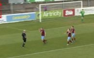 
	"Baaa, fa-ti un control la ochi!" Jucatorii au innebunit dupa un penalty de cascadorii rasului! Cum a fost pacalit arbitrul: VIDEO
