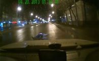 
	Simulare mai PENIBILA decat la fotbal! A incercat sa insceneze un accident, dar s-a facut de ras! Soferul a ramas MASCA. VIDEO: 
