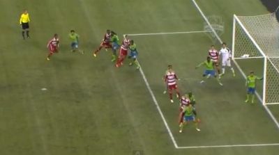 
	Magie, magie, magie! Racheta direct din corner l-a facut EROU! Toti au spus ca nu se poate! VEZI ce numai Roberto Carlos mai facea! VIDEO
