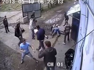 12 batausi si-au dat pumni pana au lesinat: Au fost mai multe KO-uri decat intr-o gala de MMA! VIDEO 12 batausi si-au dat pumni pana au lesinat: Au fost mai multe KO-uri decat intr-o gala de MMA! VIDEO