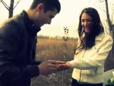 VIDEO EPIC: Cerere in casatorie in Romania care face inconjurul lumii! Zeci de mii de LIKES si SHARES pentru o faza ca-n filme! Reactia ei RUPE TOT!
VIDEO EPIC: Cerere in casatorie in Romania care face inconjurul lumii! Zeci de mii de LIKES si SHARES pentru o faza ca-n filme! Reactia ei RUPE TOT!