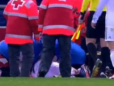 Oribil! Ronaldo a fost lovit in cap de o bricheta aruncata din tribune! S-a prabusit pe teren! VIDEO
Oribil! Ronaldo a fost lovit in cap de o bricheta aruncata din tribune! S-a prabusit pe teren! VIDEO