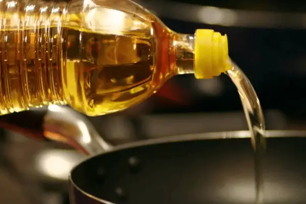 Criza alimentară a &icirc;nceput &icirc;n toate colțurile lumii! Ulei se vinde cu rația și a ajuns să coste o adevărată avere