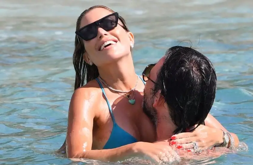 FOTO Lipsiți de orice inhibiție &icirc;n văzul tuturor! Scene hot cu unul dintre cele mai sexy cupluri din lume