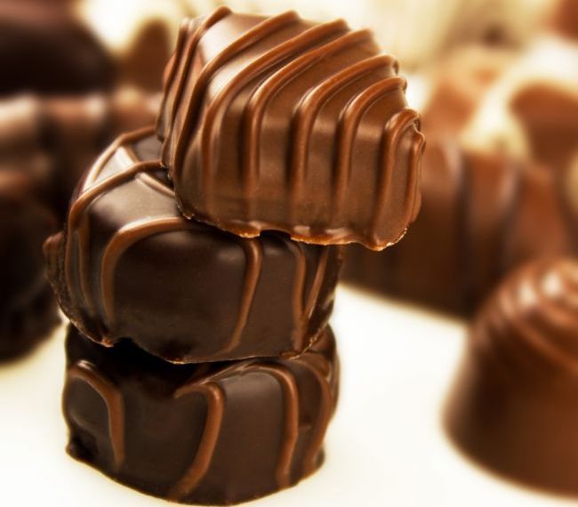 
	4 motive pentru care e bine sa mananci ciocolata

