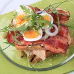 Sandvis cu bacon si ou
