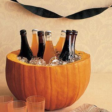 
	Pregatesti o petrecere de Halloween? Invata sa faci un suport pentru bauturi din dovleac
