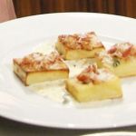 Reteta Andreea Pojar: Cartofi crocanti cu bacon si sos de usturoi