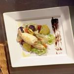 Reteta Petru Buiuca: Salata calda de calamar cu radacinoase si duo de sosuri