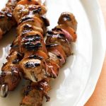 Kebab cu porc, caise si ceapa rosie