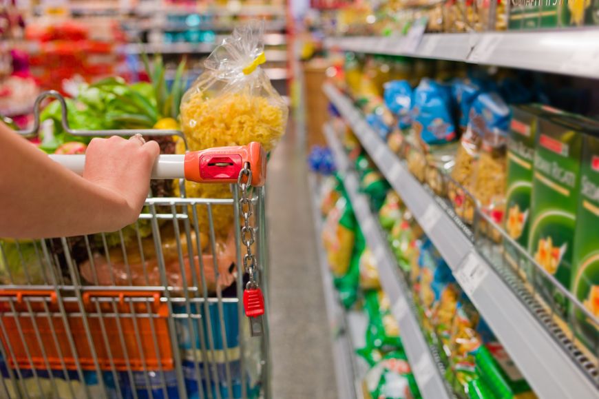 Cum va arata supermarketul viitorului: bonuri virtuale si informatii pe telefon 