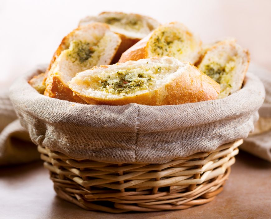 
	Painea cu usturoi, un deliciu de inspiratie italiana. 4 retete de incercat
