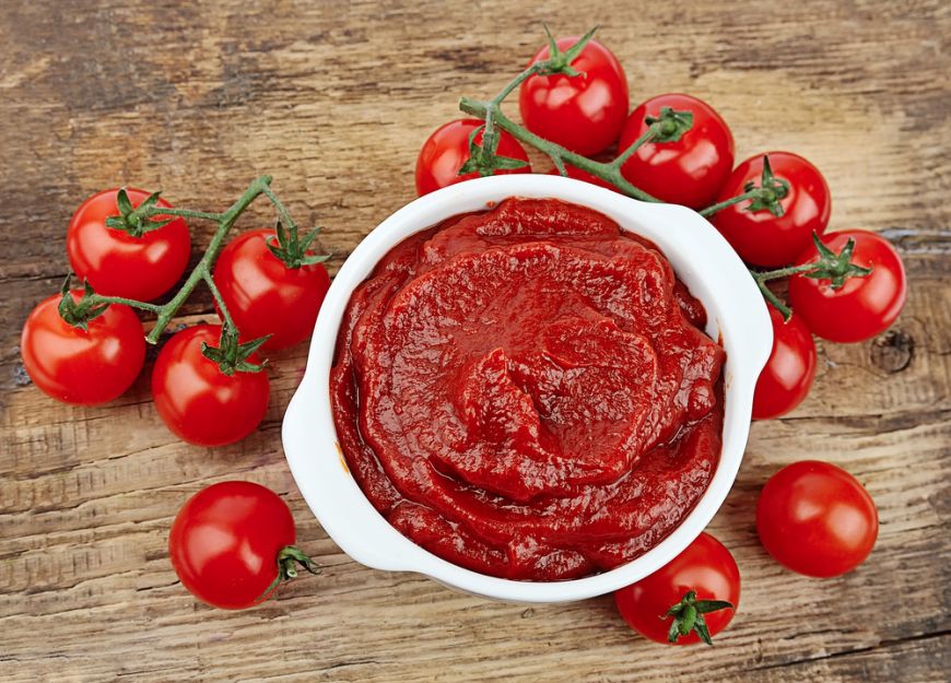 
	Bunatati pregatite acasa. Cum sa faci pasta de tomate
