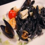 Reteta Paul Siserman: Paste cu negru de sepie cu creveti, calamar si midii