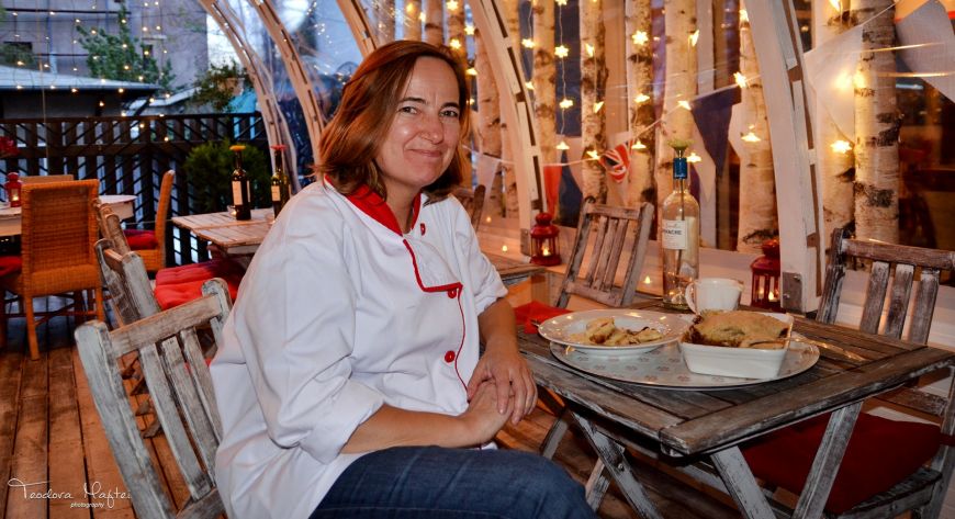 
	Chef Rachel Sargent de la London Street Bistro te invata sa faci crumble cu mere si caramel
