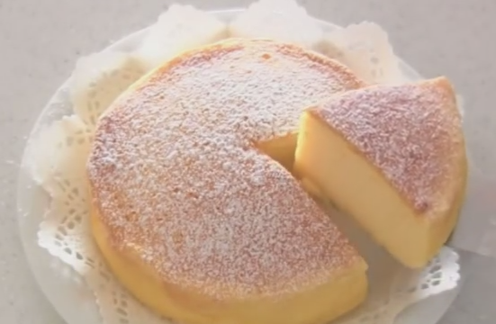 
	Cum să faci un cheesecake din doar 3 ingrediente? Această rețetă a facut milioane de afisari pe Youtube
