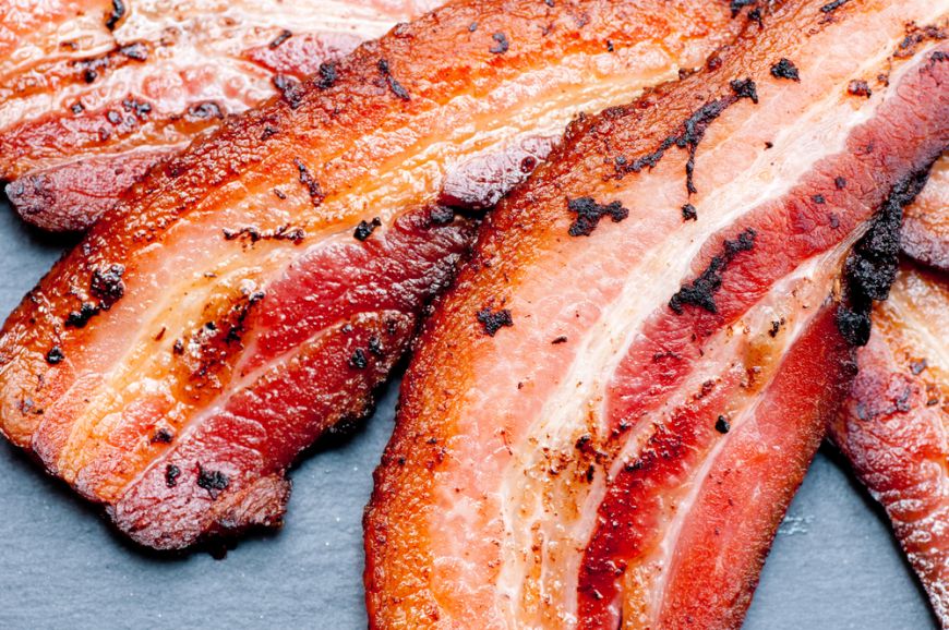 
	Baconul, crenvurștii și mezelurile, cancerigene precum tutunul si gazele de eșapament? Cum le poți totuși consuma?
