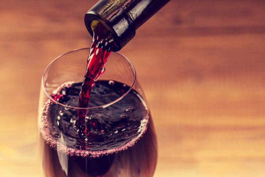 
	Cum se produc vinurile false. Dedesubturile unei industrii de sute de milioane de euro
