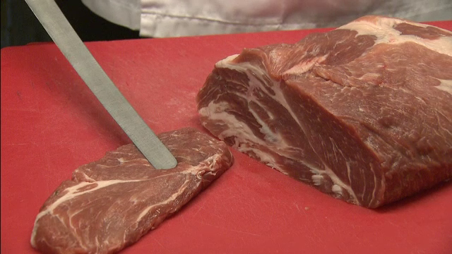
	Carnea de porc fara colesterol, comparata de bucatari cu somonul. "Se gateste mult mai repede, este o carne mult mai frageda"
