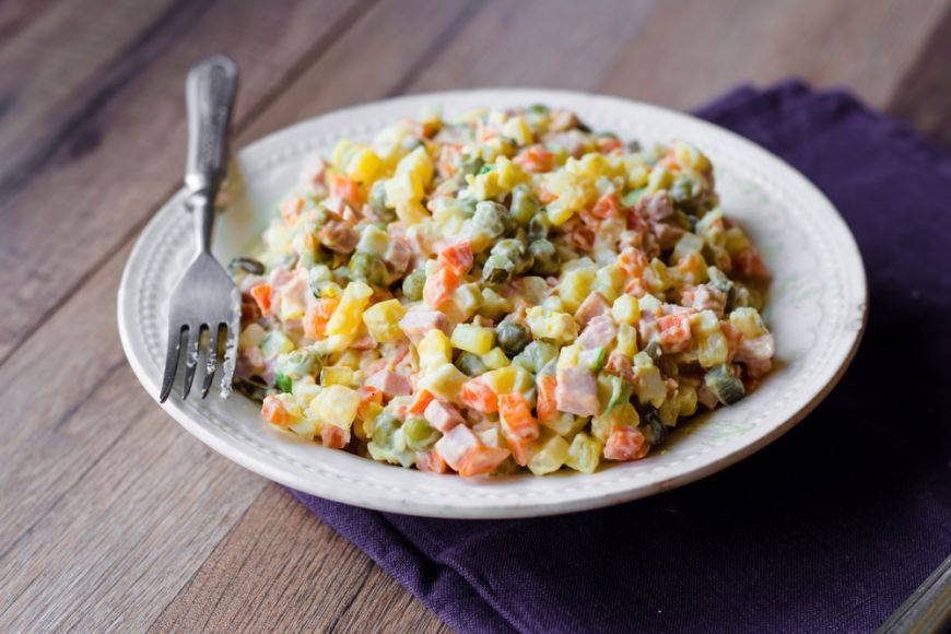 
	Salata boeuf, reinterpretata de castigatorul Masterchef. Care este varianta corecta de a o consuma

