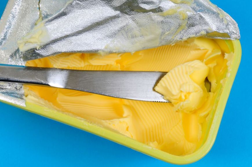 
	Ce alte alimente, în afară de margarină și chipsuri, sunt interzise din 2021 și de ce?
