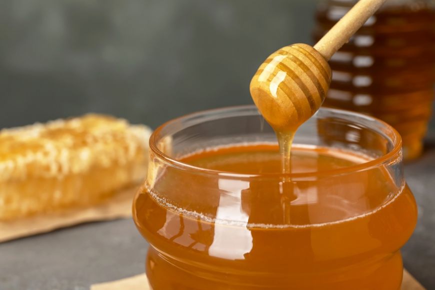 
	De ce face mierea spumă? Ce înseamnă acest lucru. Explicaţia specialiştilor
