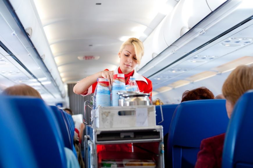 
	De ce stewardesele nu mănâncă și nu beau produsele oferite pasagerilor în avion
