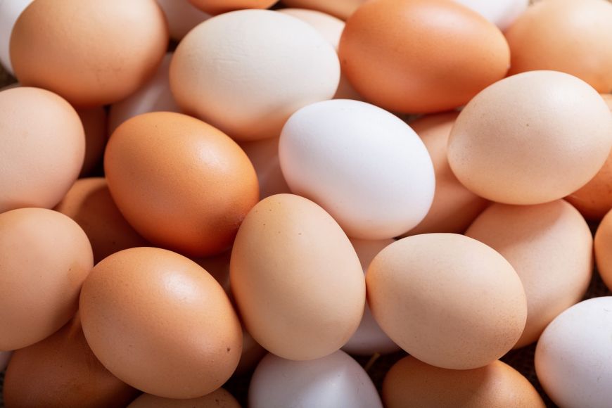 
	De ce ouăle au mai multe culori. Pe care este bine să le cumperi din magazine 
