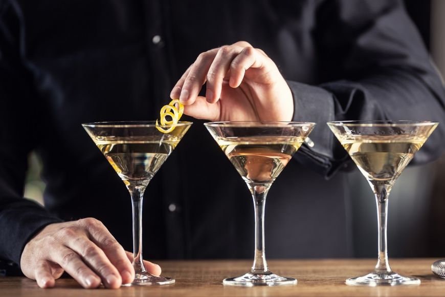 
	Cel mai scump cocktail din lume costă peste 20.000 de dolari. Iată ce conține
