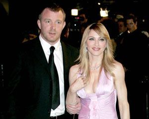 Madonna si Guy Ritchie - cuplul de vedete cel mai bine imbracat din lume