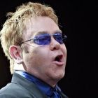 Elton John a incercat sa se sinucida