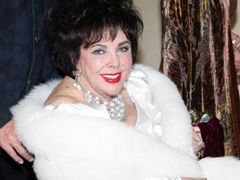 Elizabeth Taylor, la 75 de ani, se indreapta spre a noua casatorie